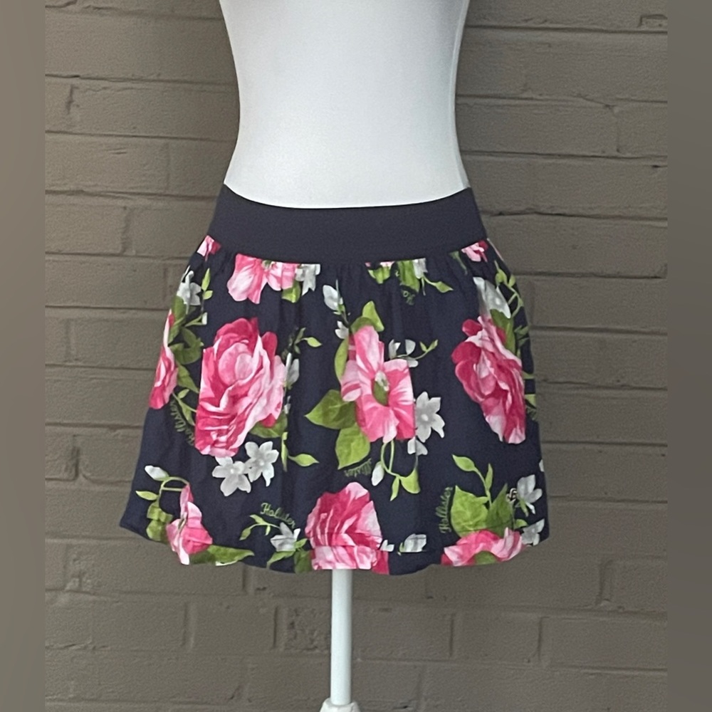 Hollister  Floral full mini skirt  M